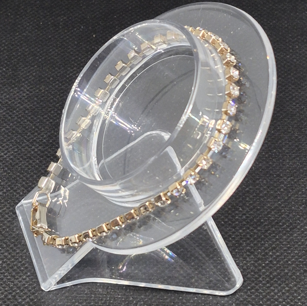 VINTAGE Clear Rhinestones in Gold Tone Setting Tennis Bracelet - Picture 8 of 14